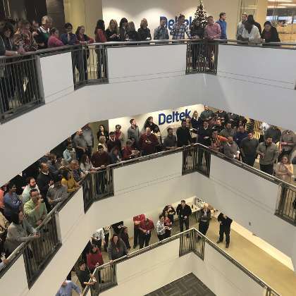 employees-gather-at-deltek-s-herndon-headquarters-for-our-holiday-happy
