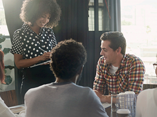 6-Key-Moments-Employee-Journey